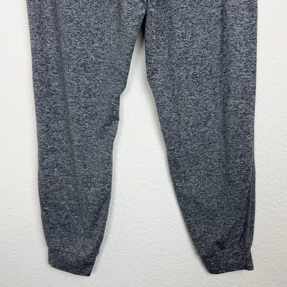 Vuori Performance DreamKnit Jogger
Pants in Heather Grey - Picture 10 of 12